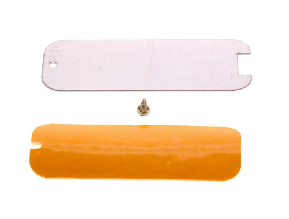 BOSCH Abdeckblech in zwei Farben, eines metallisch und flach, das andere orangefarbig. Eine kleine Schraube liegt separat daneben.
